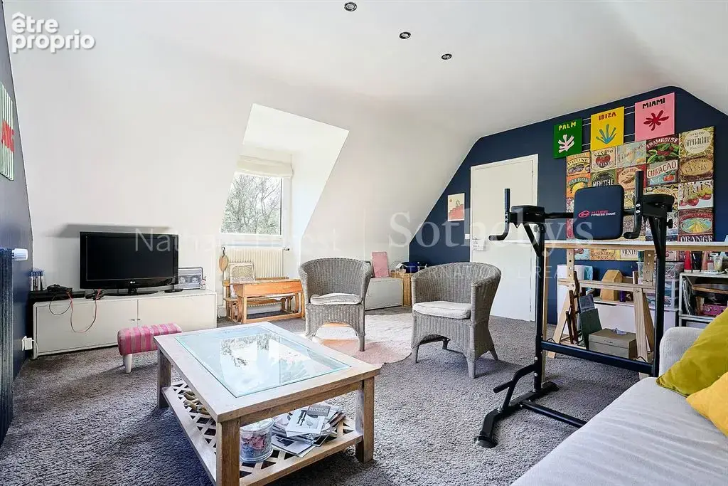 Croix résidentiel , très jolie maison entièrement rénovée , 5 ch, SdJeux , garage . - photo 18