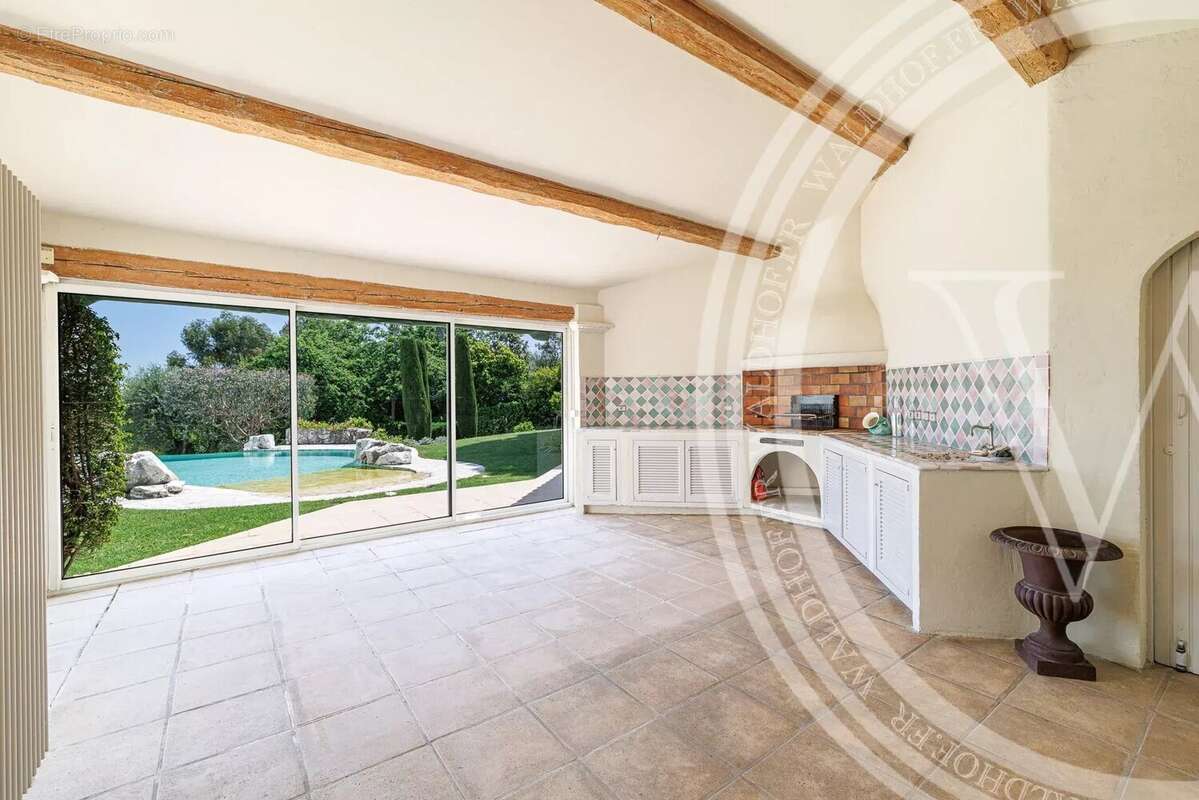 Maison à ROQUEFORT-LES-PINS