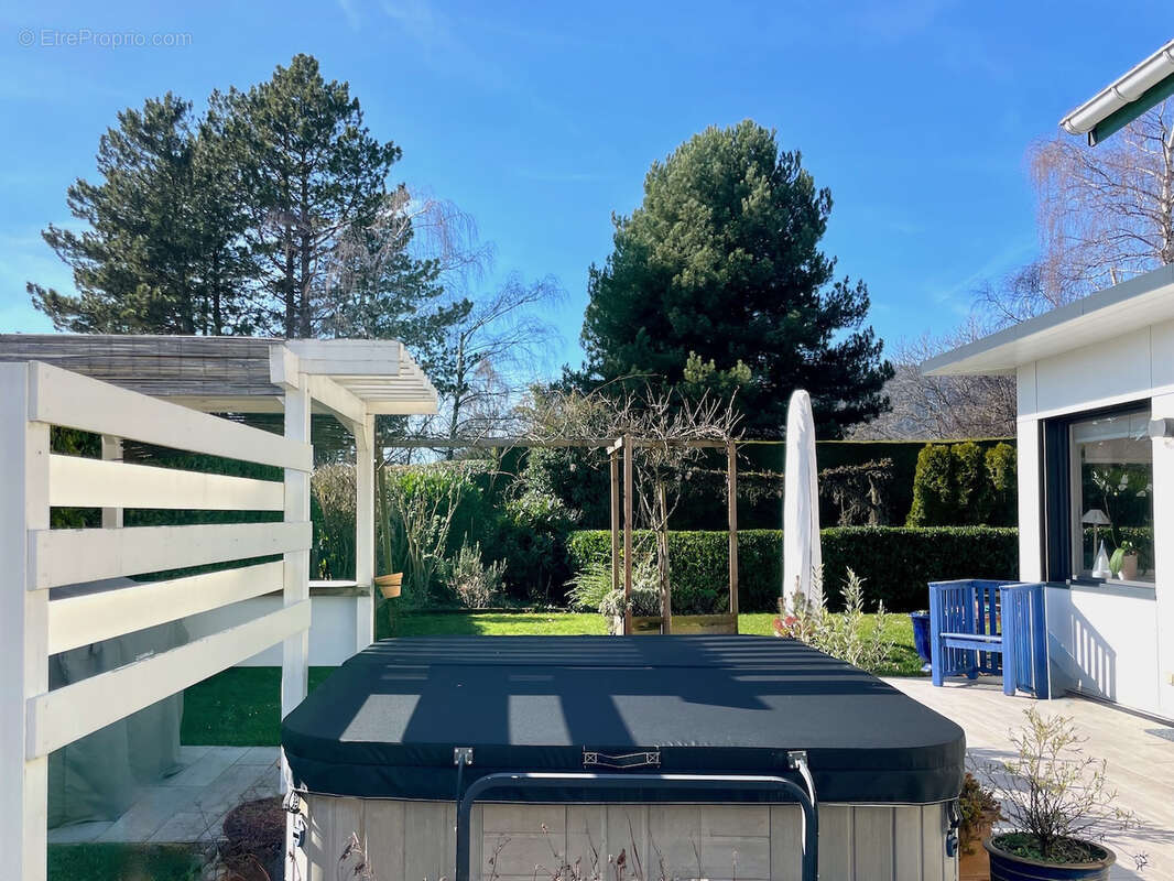 Maison à DIVONNE-LES-BAINS