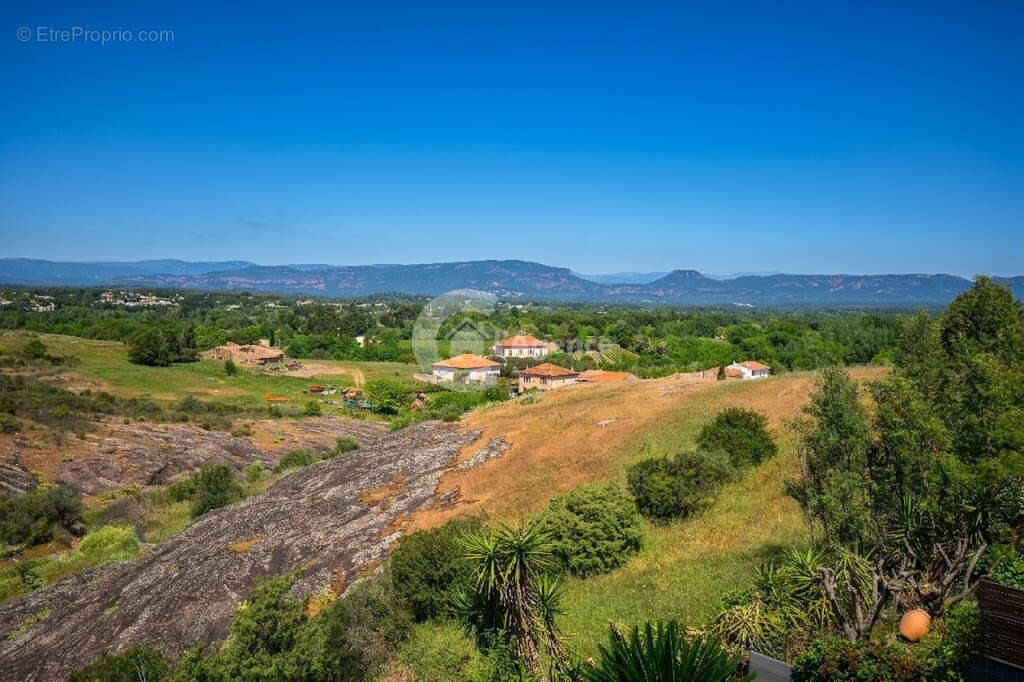 Maison à ROQUEBRUNE-SUR-ARGENS