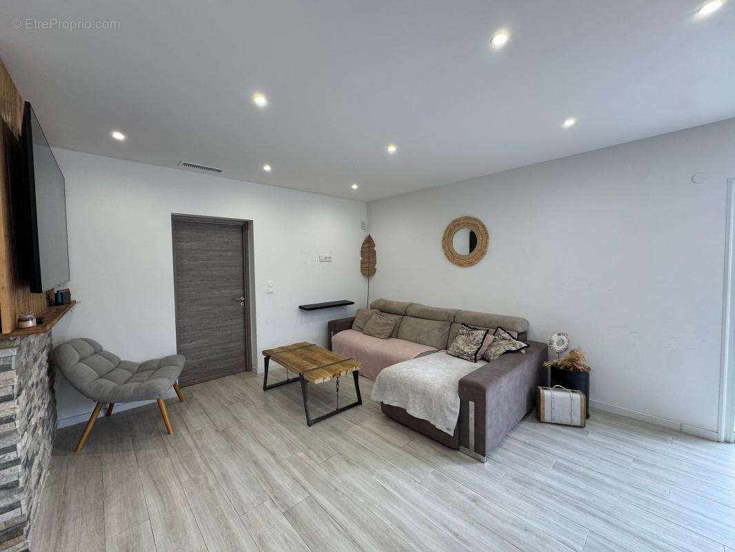Villa avec piscine et garage - PINET - photo 5
