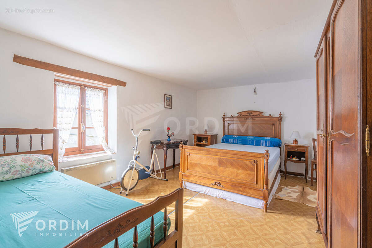 Maison au calme avec terrain agréable, en excellent état - photo 10