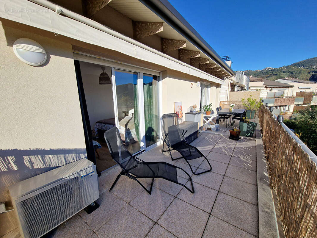 Appartement à CARROS