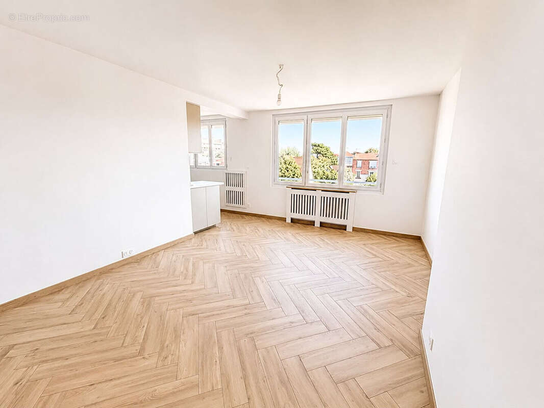 appartement 3 pièces dans une copropriété au pied de la gare d'Enghien-les-Bains - photo 2