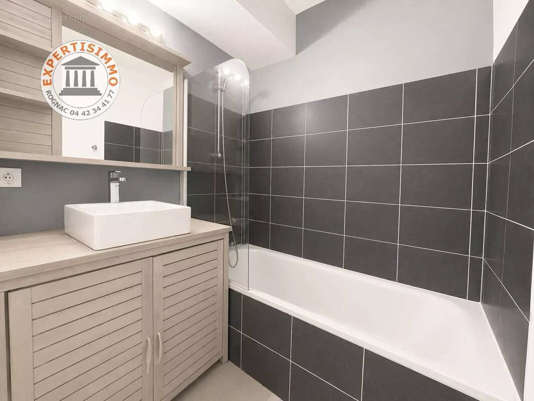Appartement à LA FARE-LES-OLIVIERS