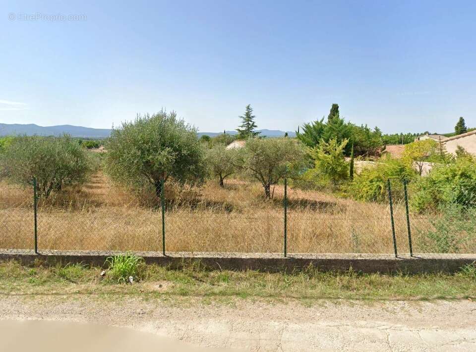 Terrain à POURRIERES