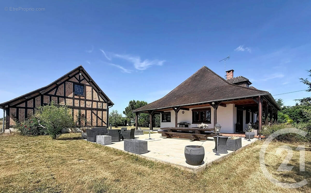 Maison à MARCILLY-EN-VILLETTE