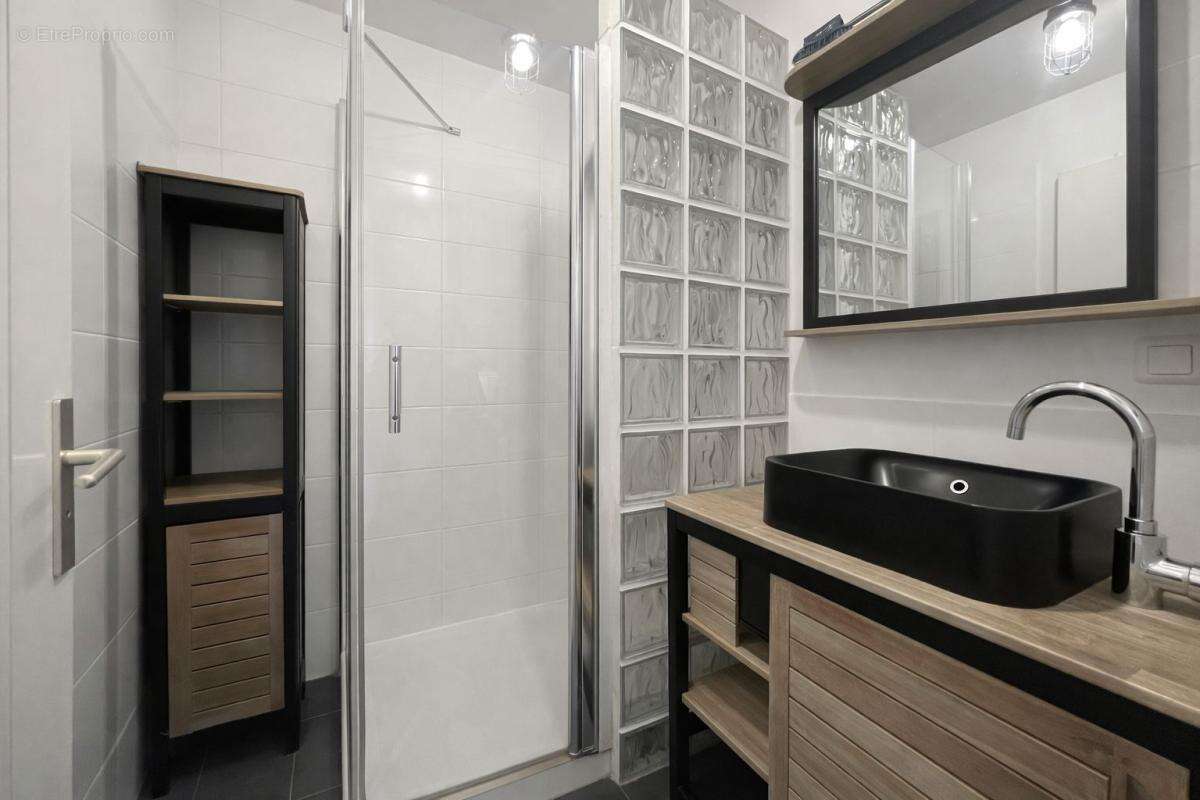 En plein centre ville F4 - 2 chambres - 73m² - 2 places de parking - 1 cave - photo 7