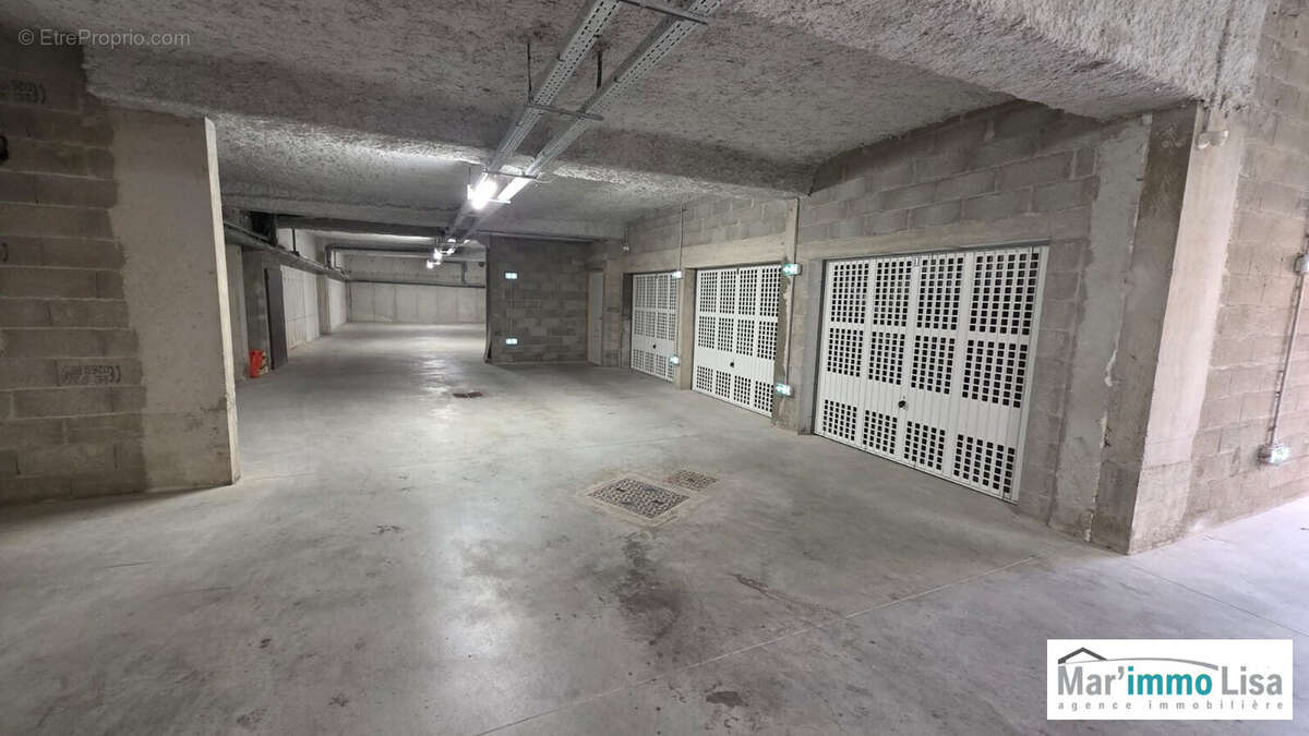 Parking à PUGET