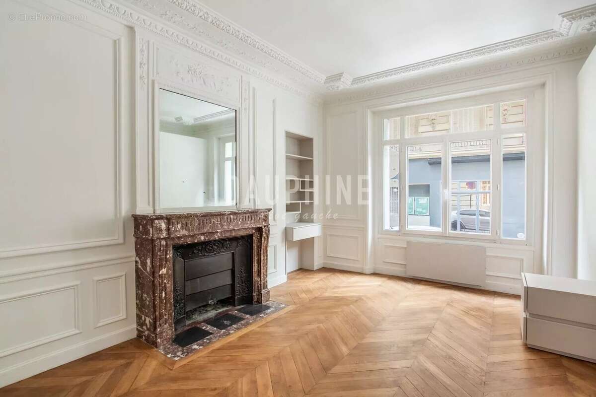 Appartement à PARIS-7E