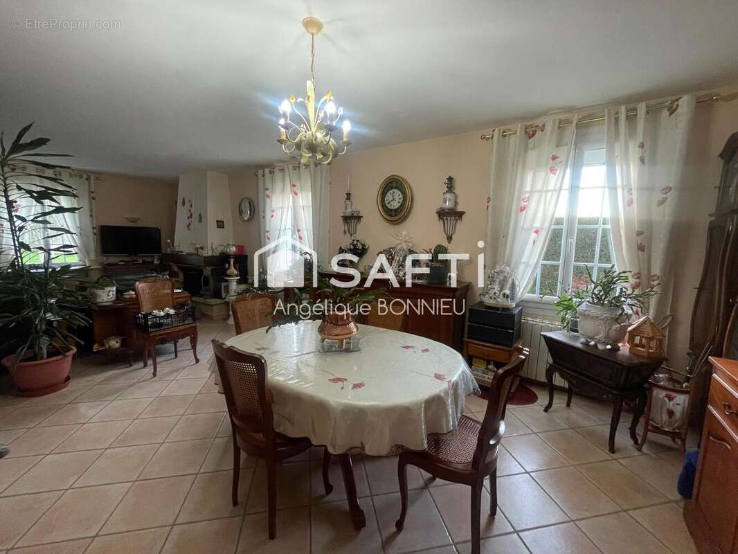 Maison 159 m² à Montesquieu  - photo 8