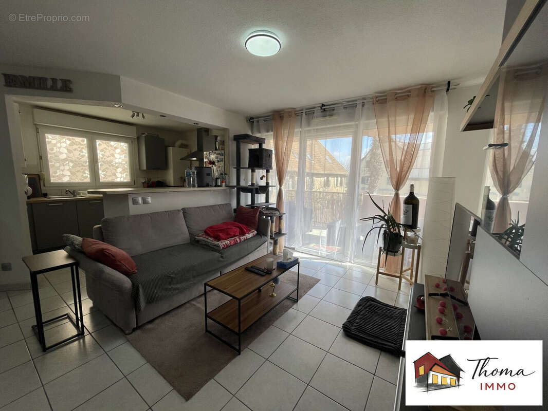 Salon avec accès balcon - Appartement à SIERENTZ