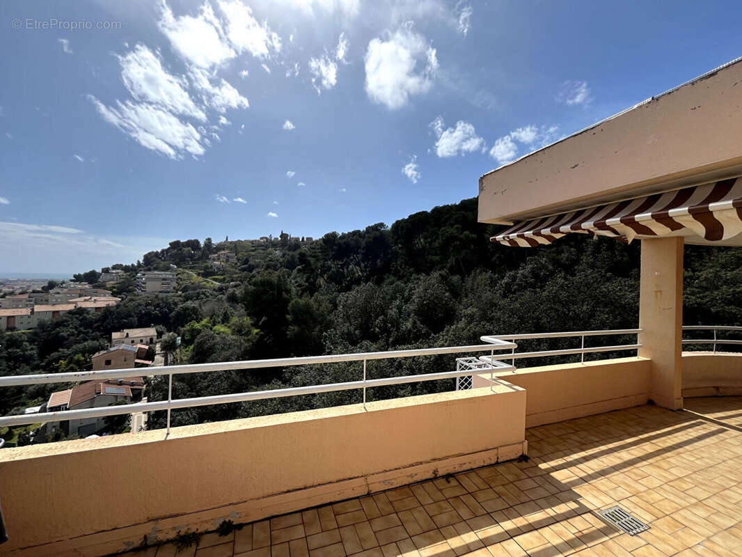 Appartement à SAINT-LAURENT-DU-VAR