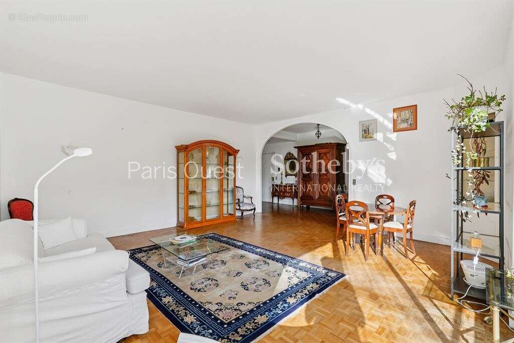 Appartement à NEUILLY-SUR-SEINE
