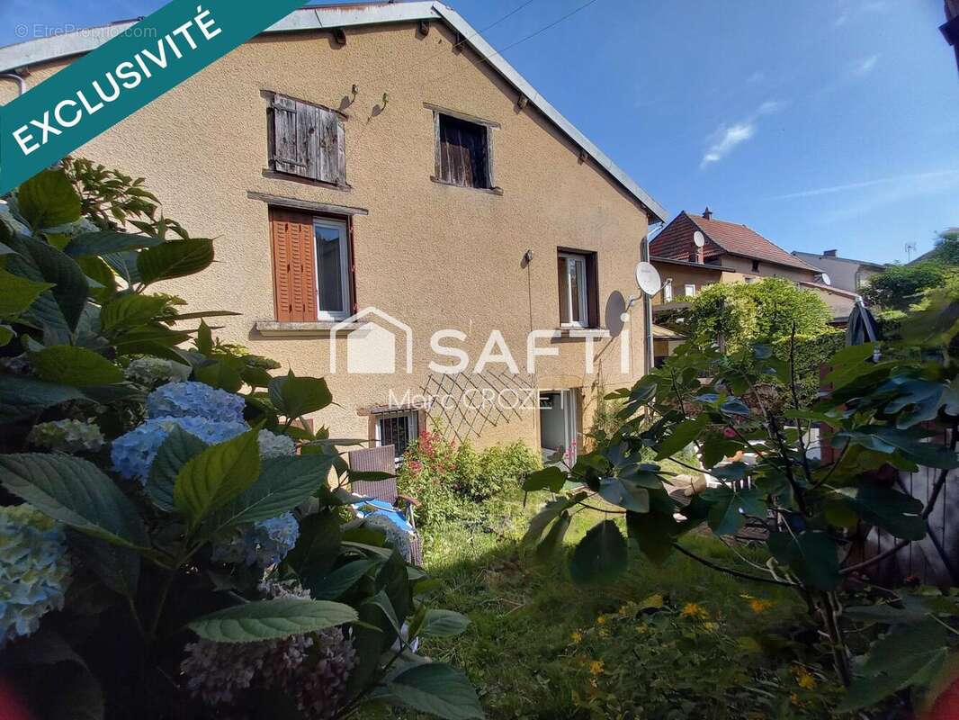 Maison 130 m² à Saint-Bonnet-Des-Bruyeres  - photo 2
