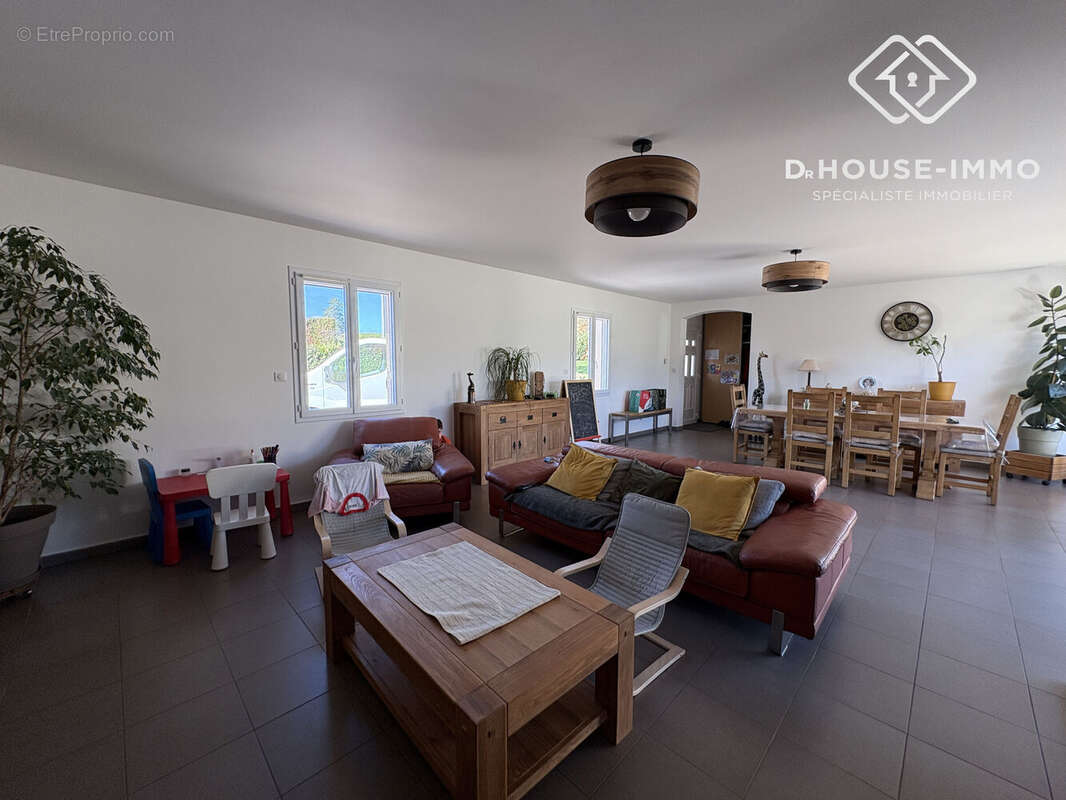 Maison à CHAMPAGNAC-DE-BELAIR