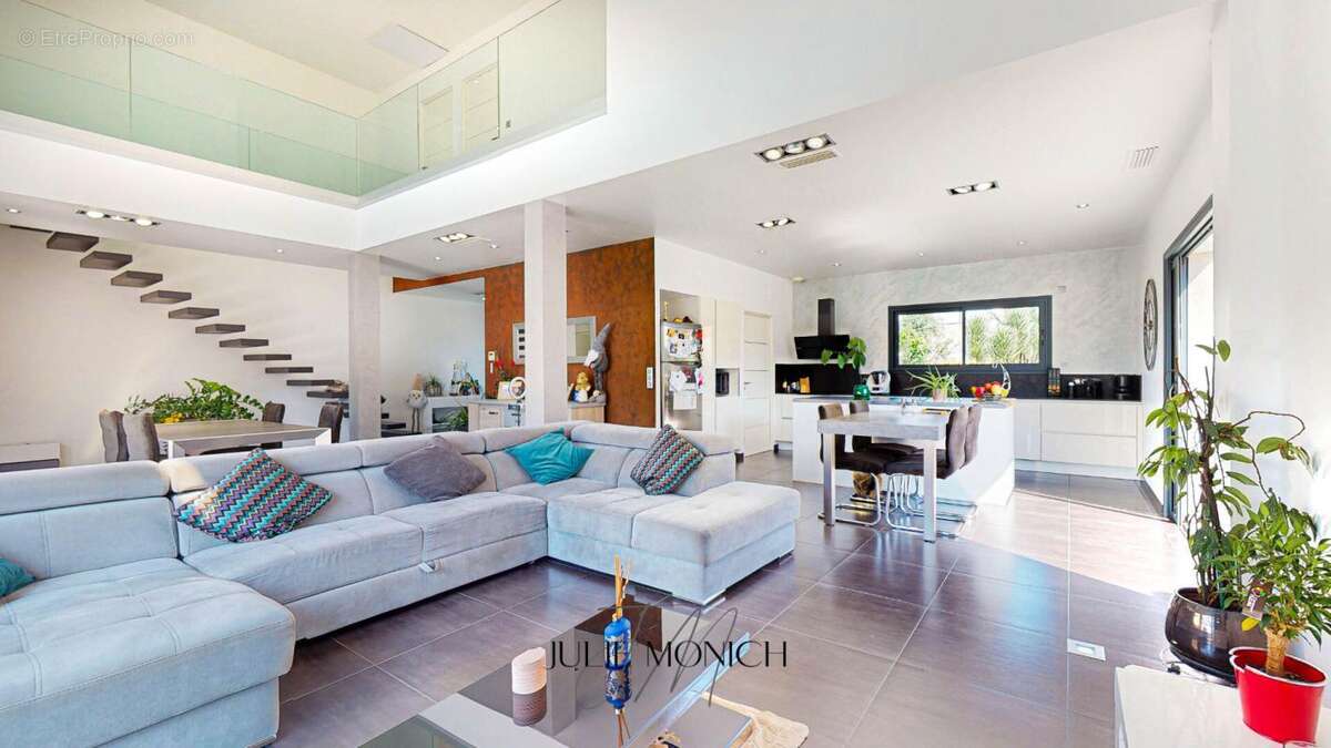 Maison à SAINT-GENIS-DES-FONTAINES