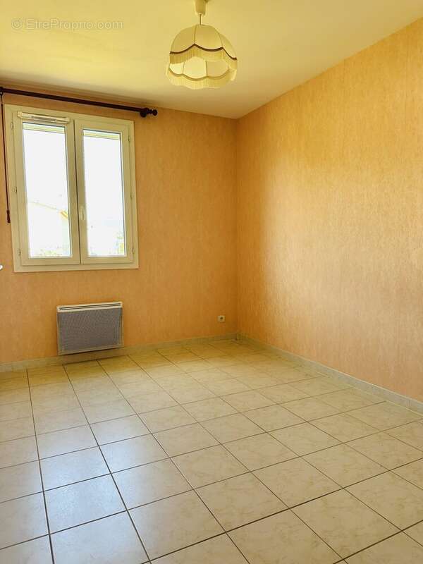 Maison 75 m² à Laragne-Monteglin  - photo 9