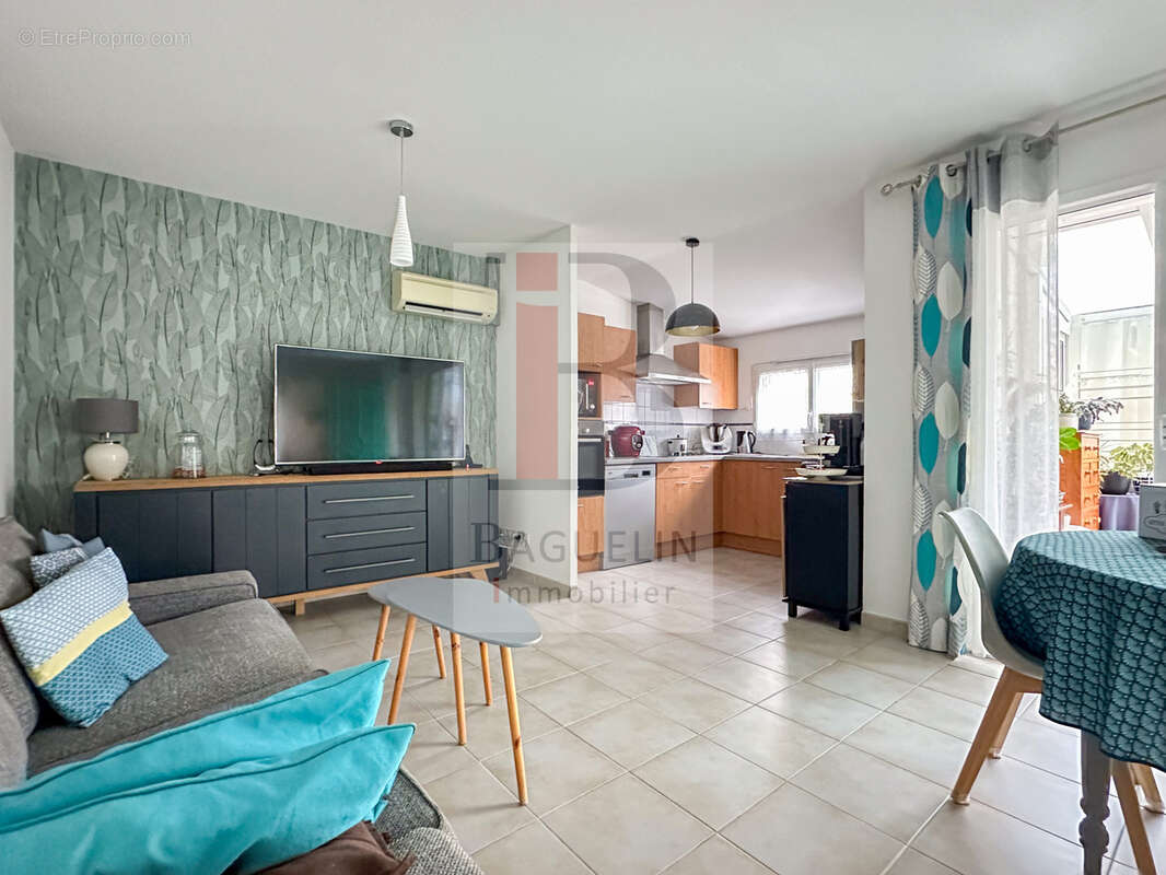 Maison à SAINT-LAURENT-DE-LA-PREE