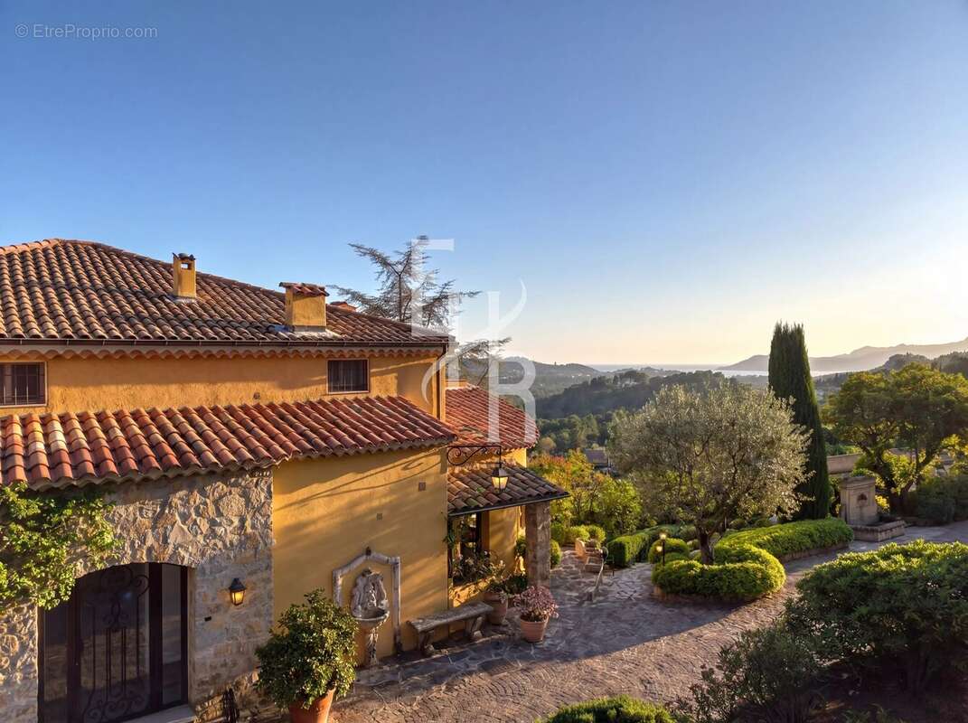 Maison à MOUGINS