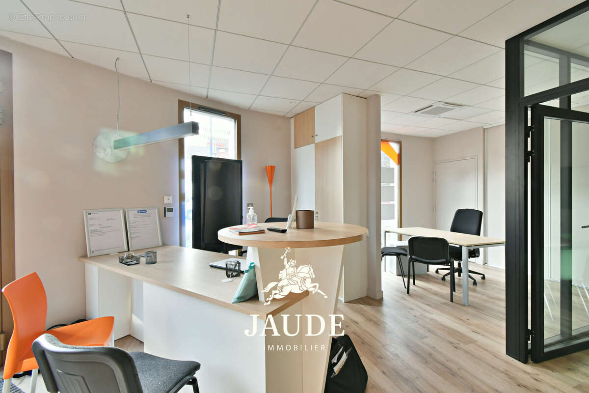 Local commercial ou Bureaux - 95m2 Quartier REGENSBURG -SALINS à Clermont Ferrand - photo 3
