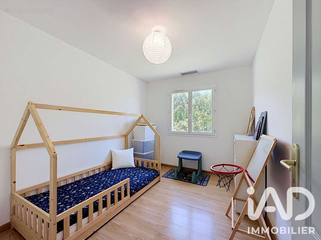 Maison 80 m² à Saint-Hilaire-Du-Bois  - photo 7