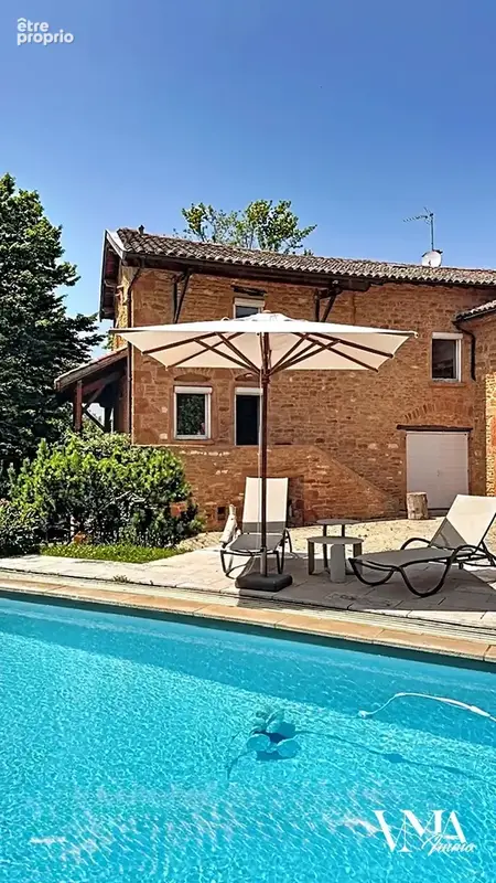 Charnay, propriété en pierres dorées avec piscine. - photo 2