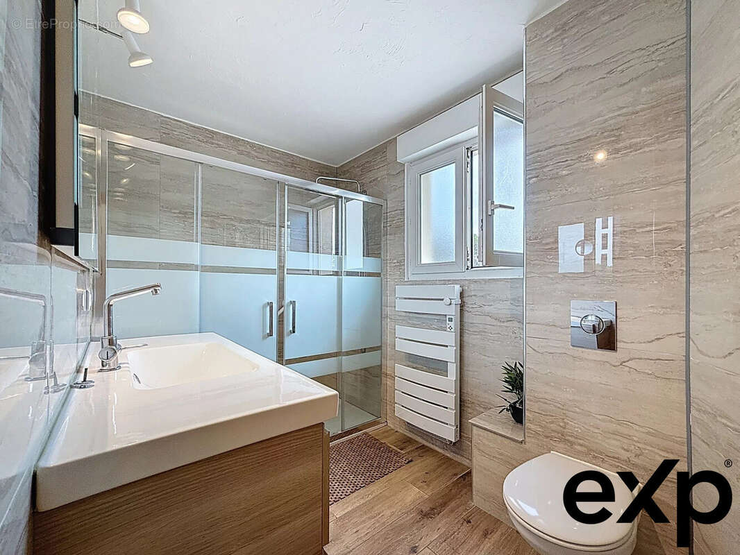 Maison à BAGNOLS-EN-FORET