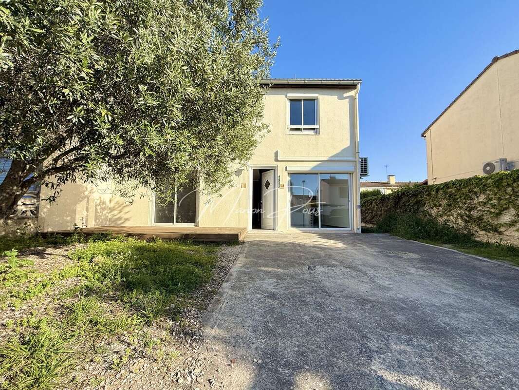 Maison 118 m² à Saint-Esteve  - photo 24