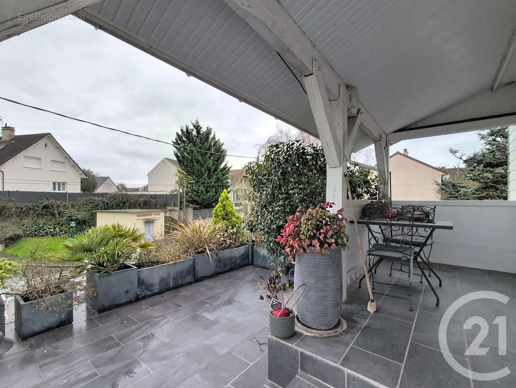 Maison à VAUX-LE-PENIL