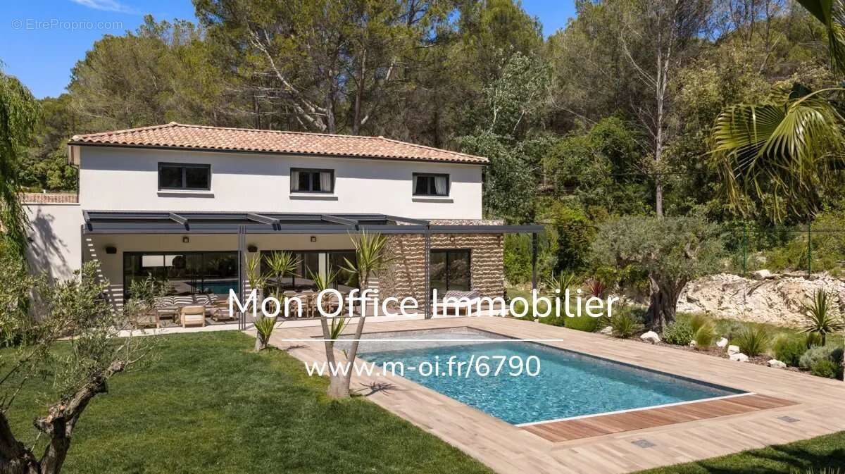 Maison à VENTABREN