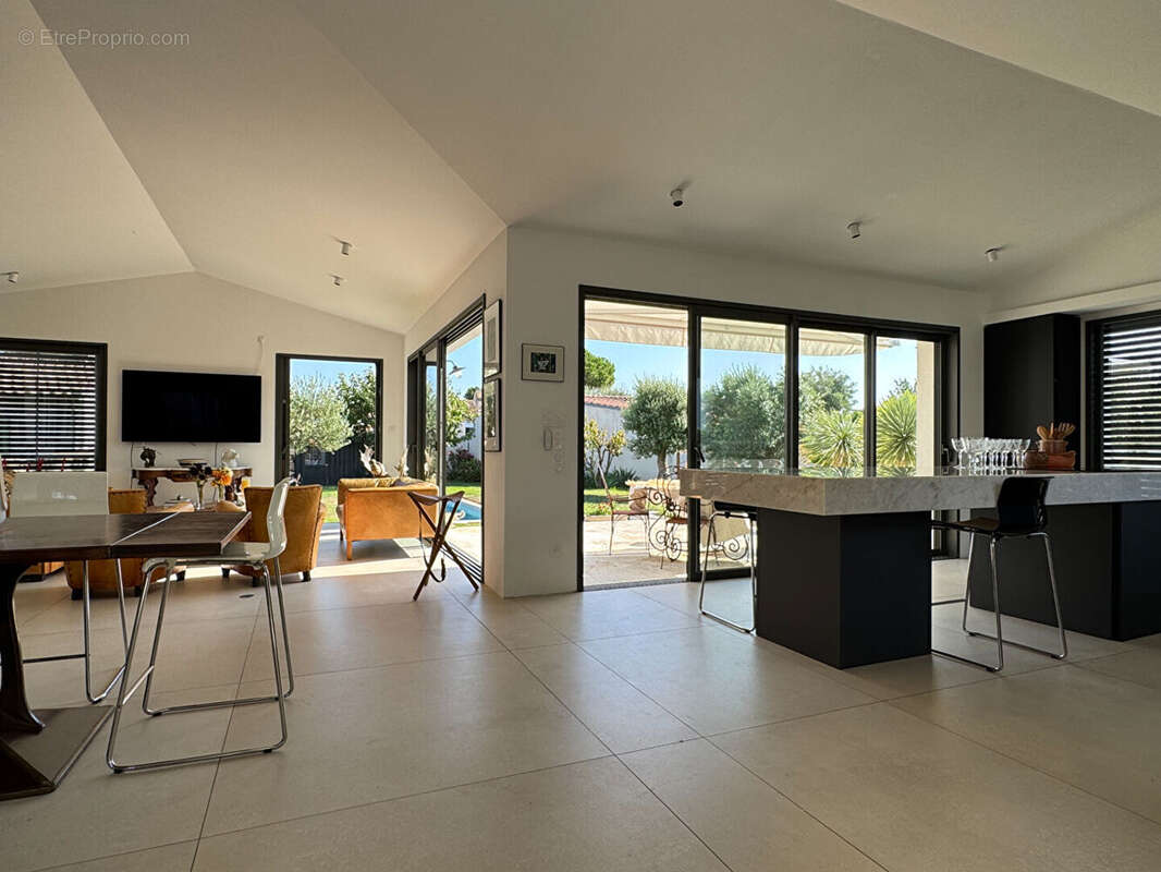 Maison Sainte Marie De Re 4 pièce(s) 152 m2 - photo 3