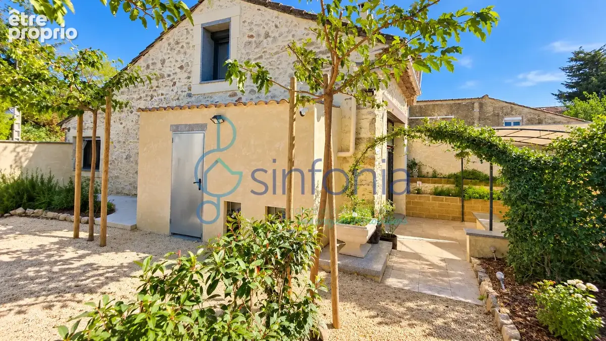 POUZILHAC Maison de caractère en pierre de 167 m2, terrasse et cour - photo 2