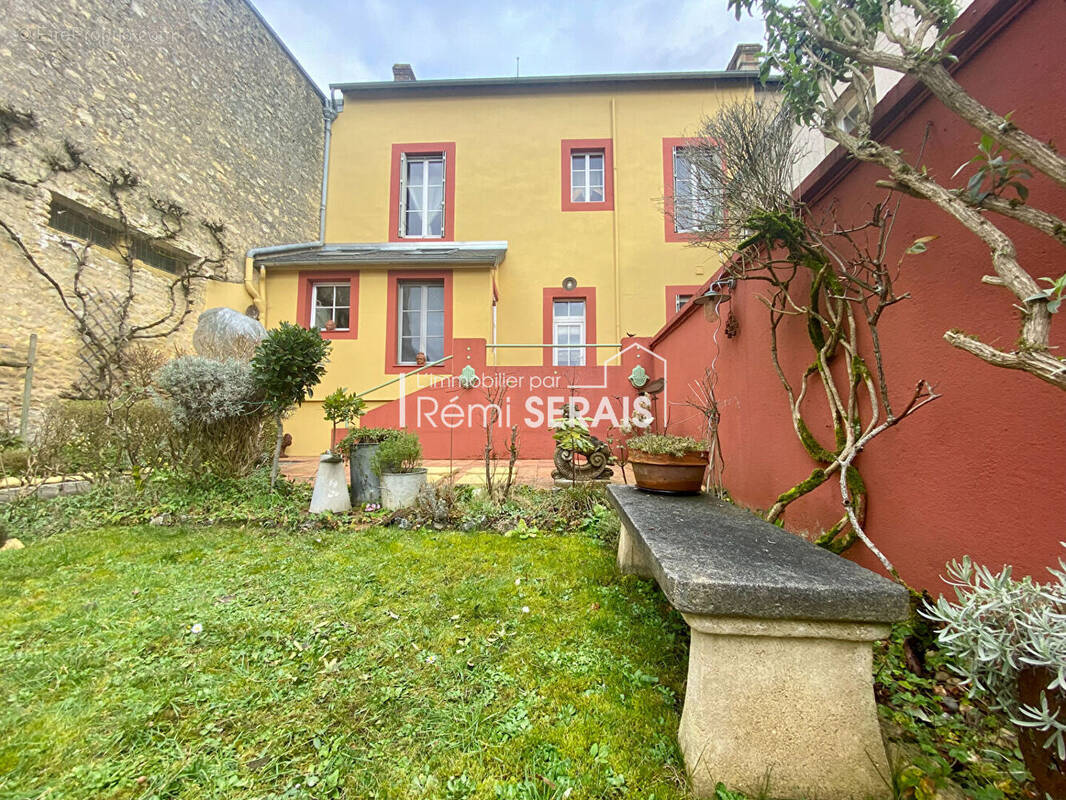 Maison 6 pièces 137 m² · à Pervencheres · 137 m² · 318 000 €