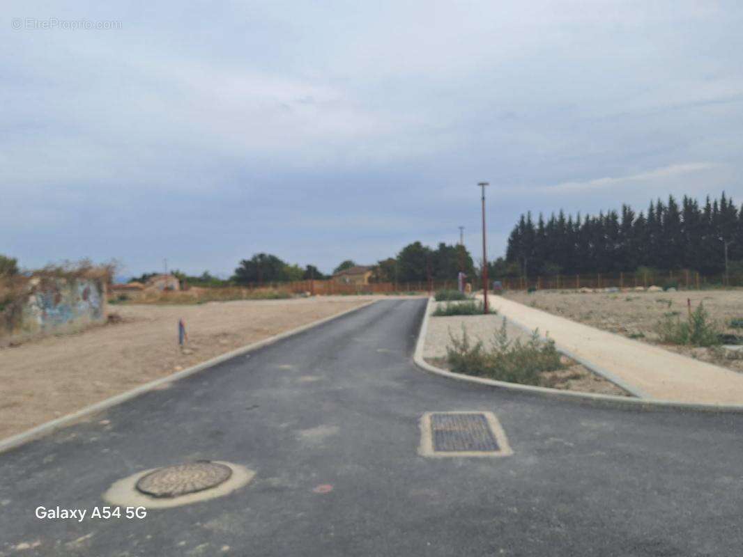 Terrain a batir de 305 m² viabilise et libre constructeur - photo 2