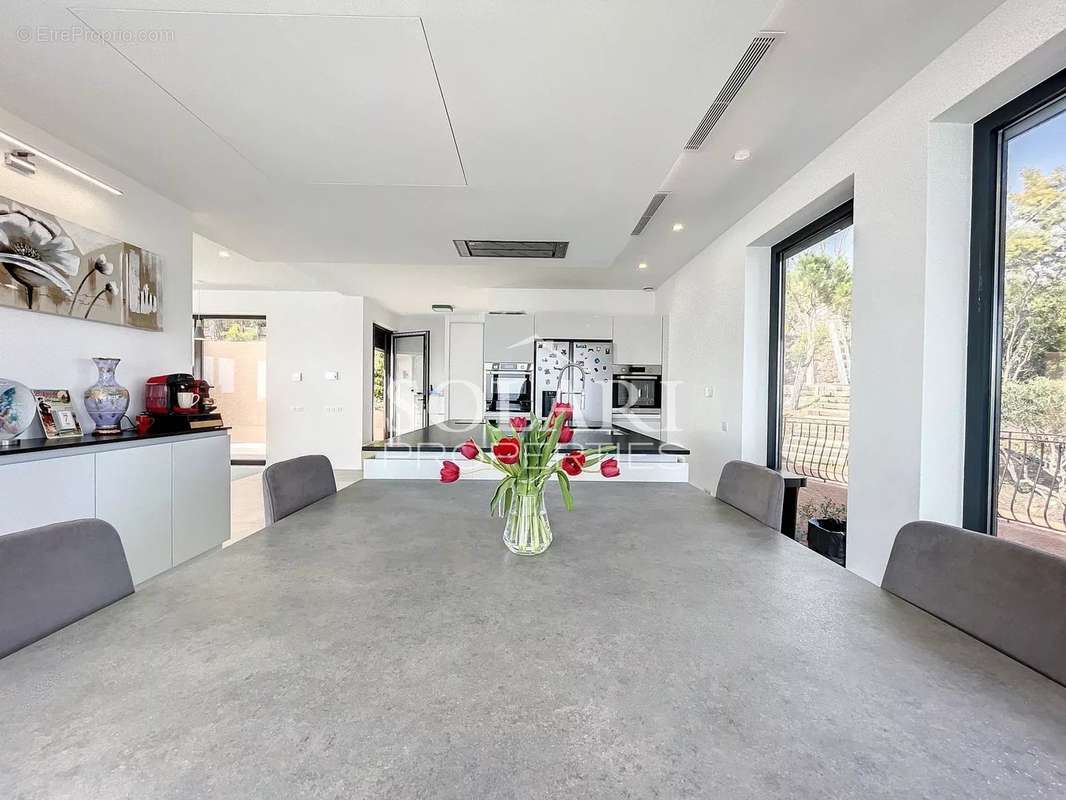 Maison à THEOULE-SUR-MER