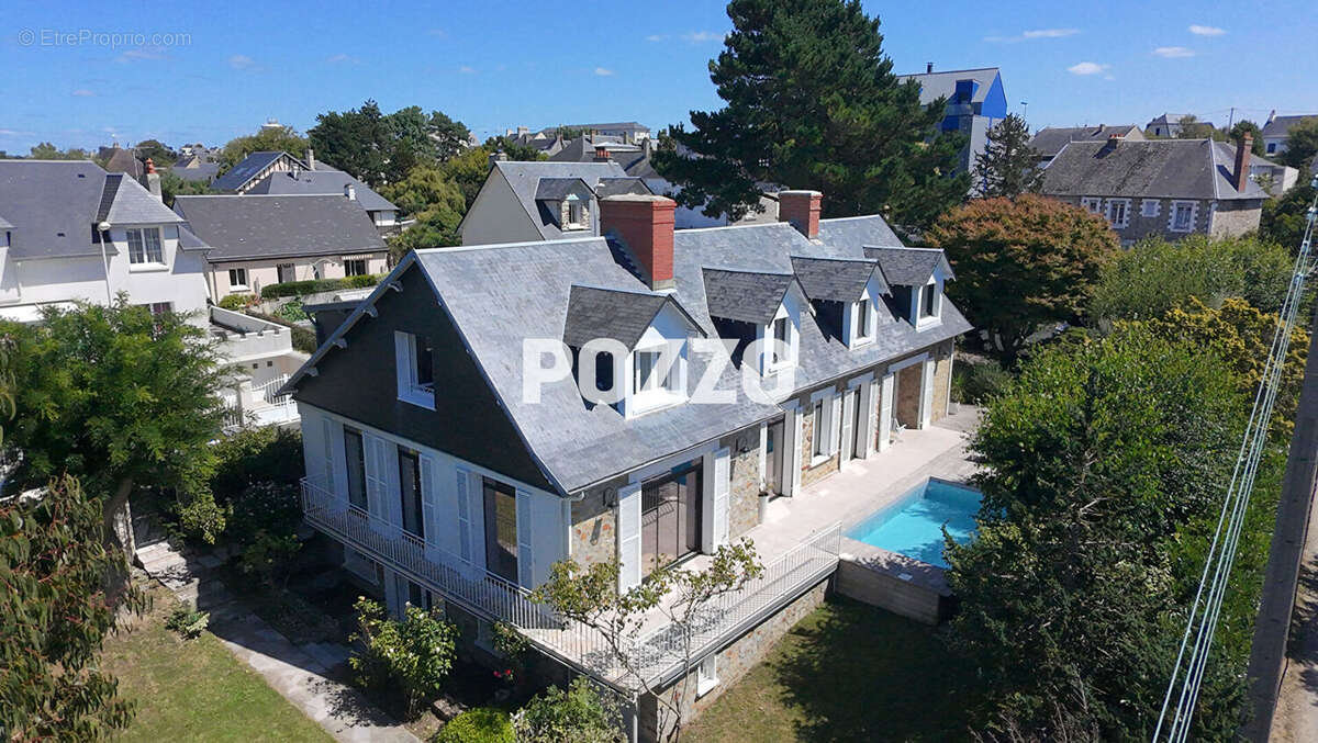 Maison de 7 pièces (323 m²) en vente à DONVILLE LES BAINS - photo 16