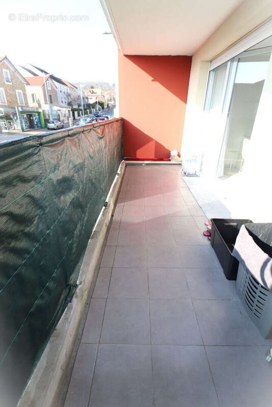 Appartement à CHANTELOUP-LES-VIGNES