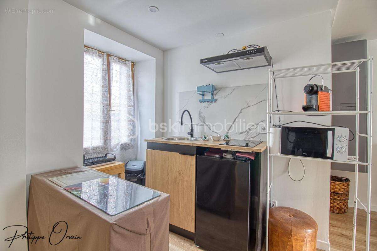 Commerce à VARREDDES