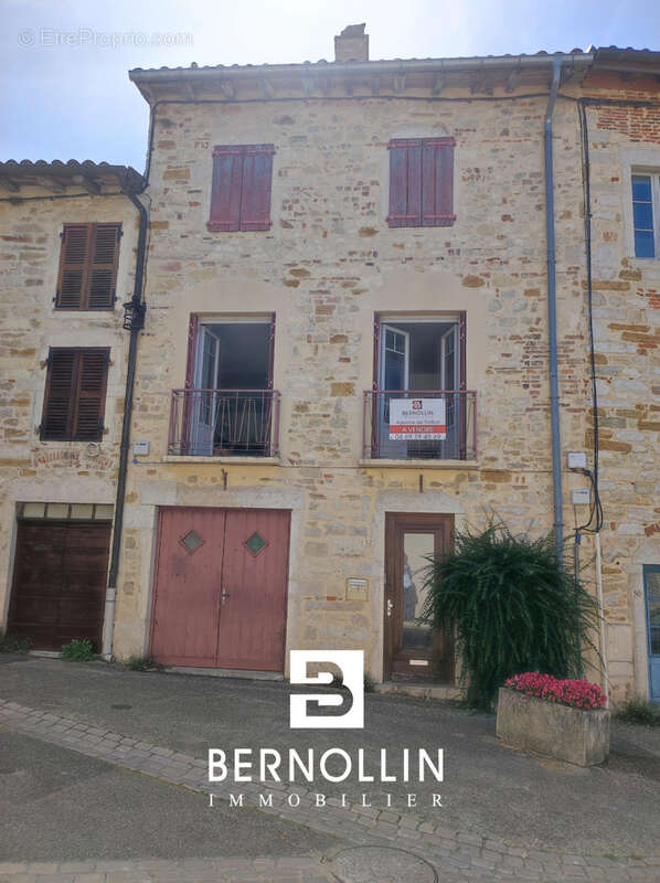 Maison en pierre mitoyenne de 107 m2 à Treffort centre - photo 11