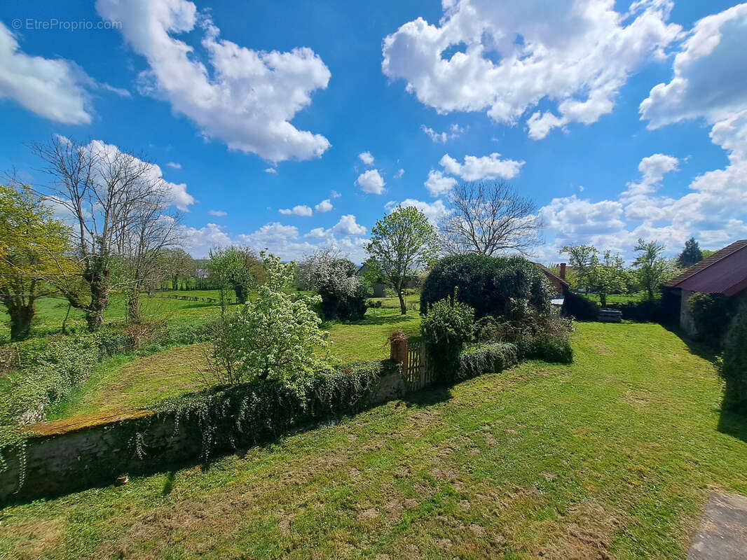 Maison à SAINT-PRIEST-DES-CHAMPS