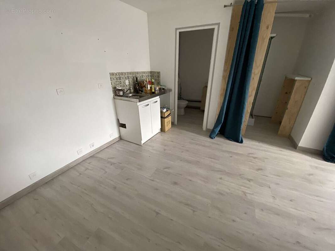 Commerce à VILLENOY