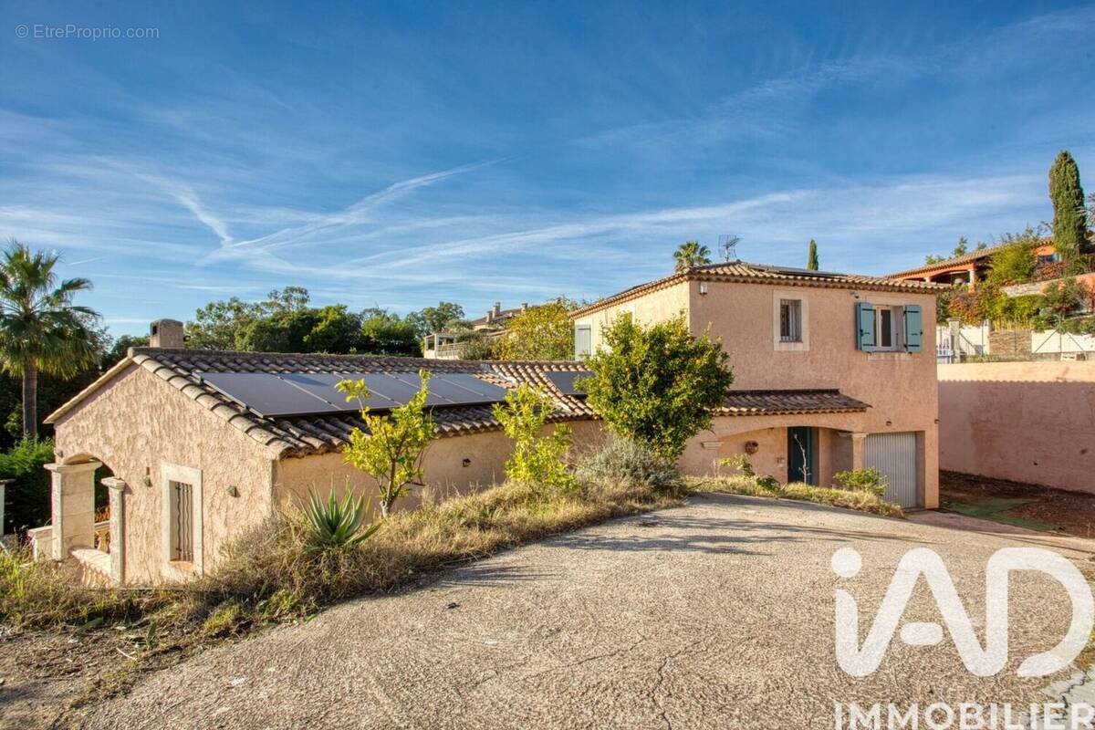 Photo 1 - Maison à LES ADRETS-DE-L&#039;ESTEREL