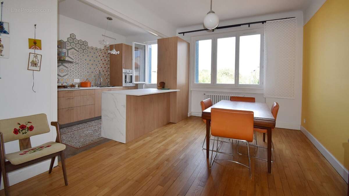Maison de ville à vendre à Vichy, 3 chambres et bureau, garage et jardin. - photo 3