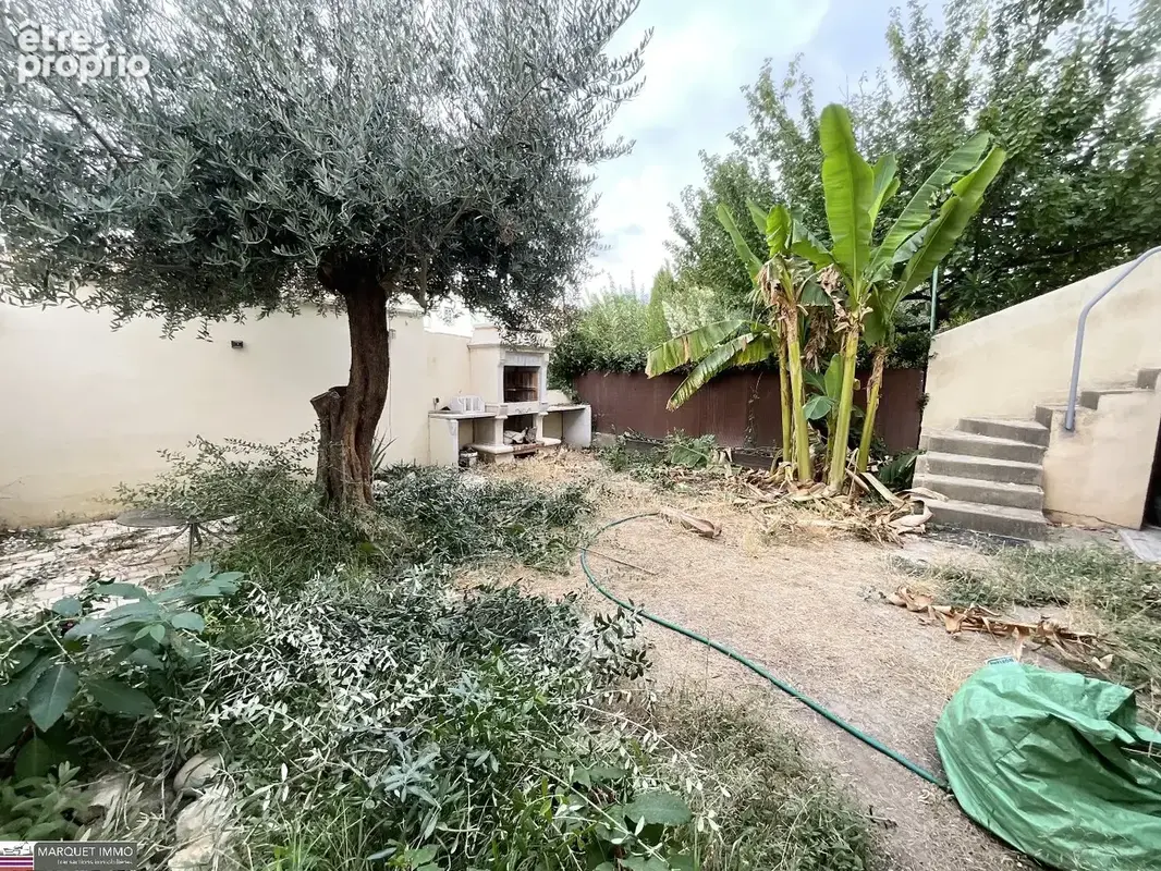 Villa T6 de 110 m²  vous invite à poser vos valises dans un cadre alliant charme et fonctionnalité sur 145 m² de terrain clos et - photo 4