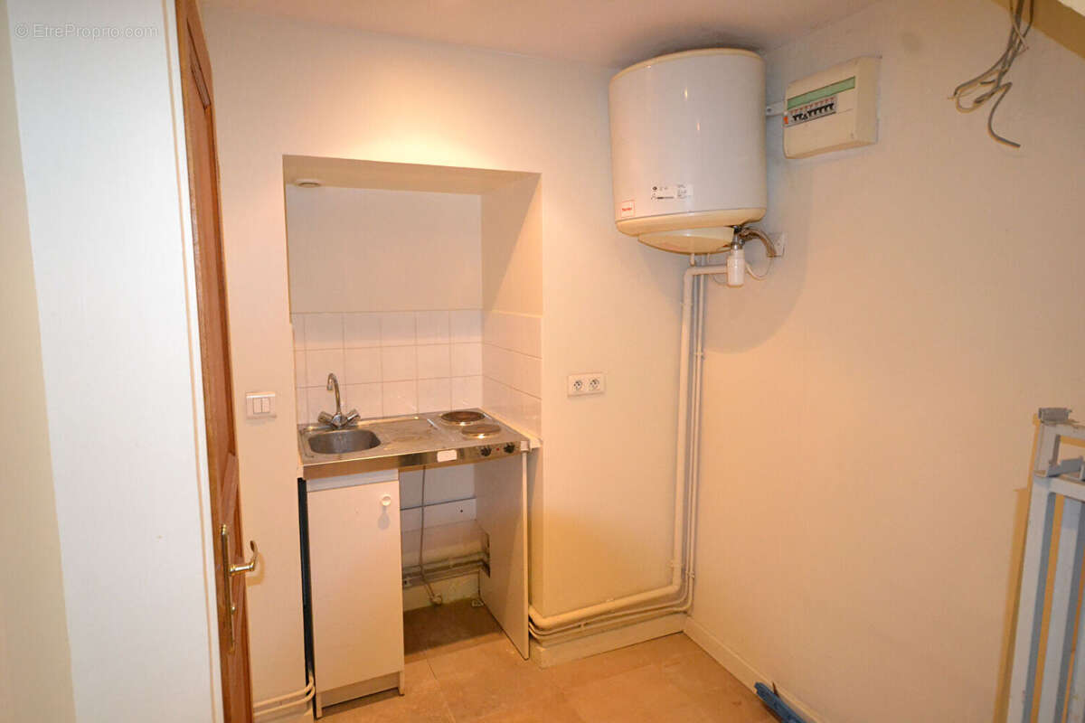 Commerce à PARIS-9E