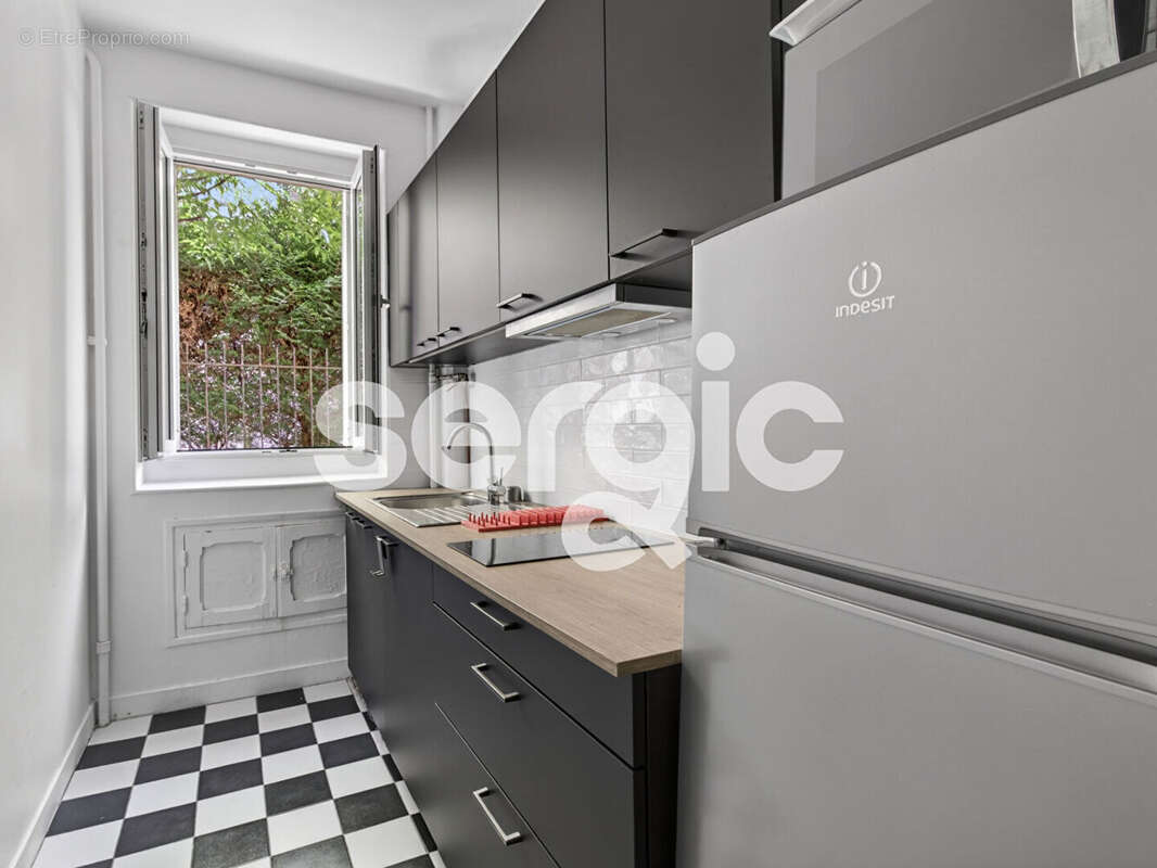 Appartement à PARIS-14E