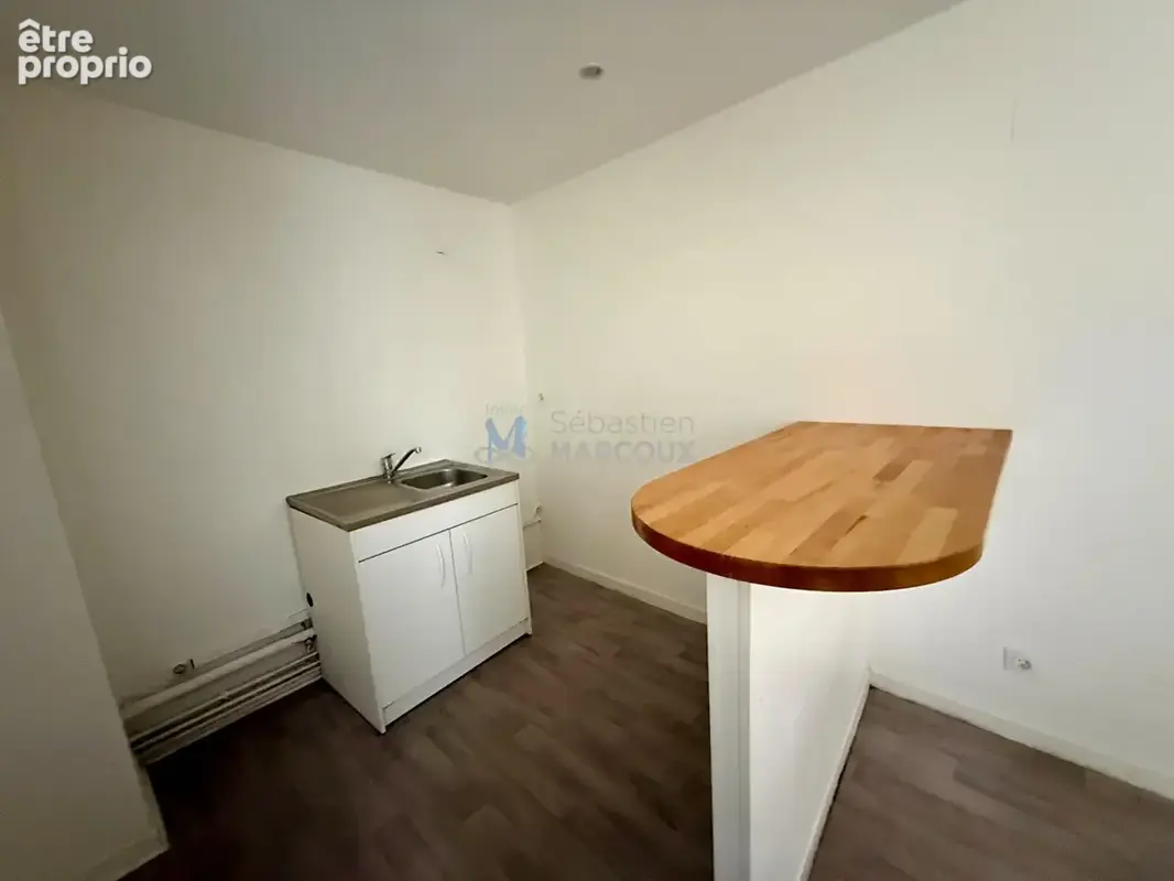 Montbrison centre ville avec cour privative - photo 2