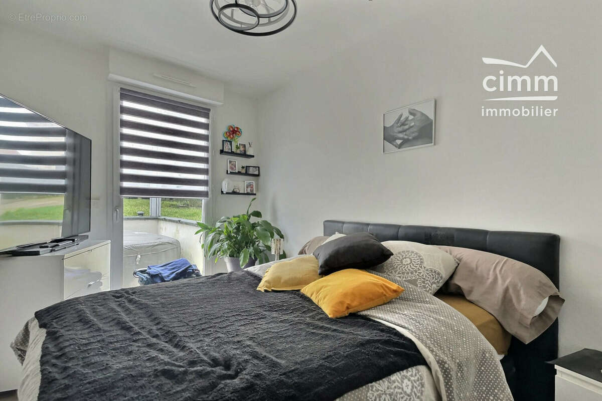 Chambre 2 - Maison à COULOMMIERS