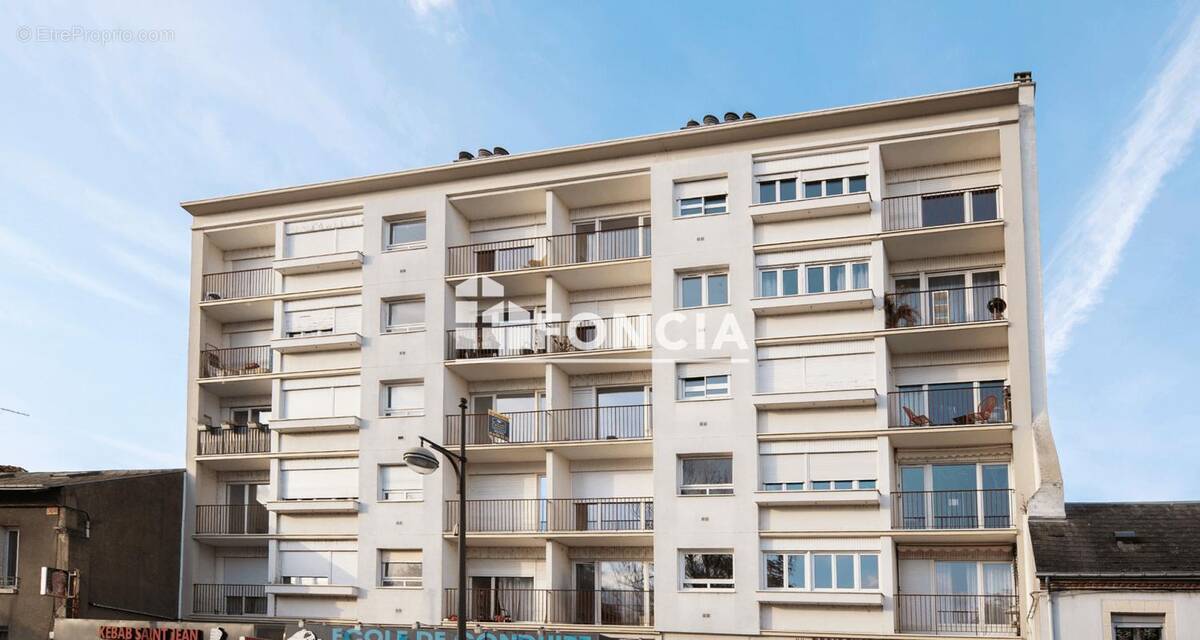 Appartement à SAINT-JEAN-DE-LA-RUELLE